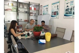 Pakistan customer visiting for HDA manual liquid electrostatic spray gun